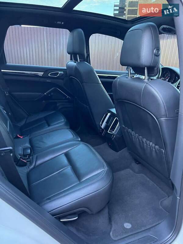 Внедорожник / Кроссовер Porsche Cayenne 2010 в Киеве