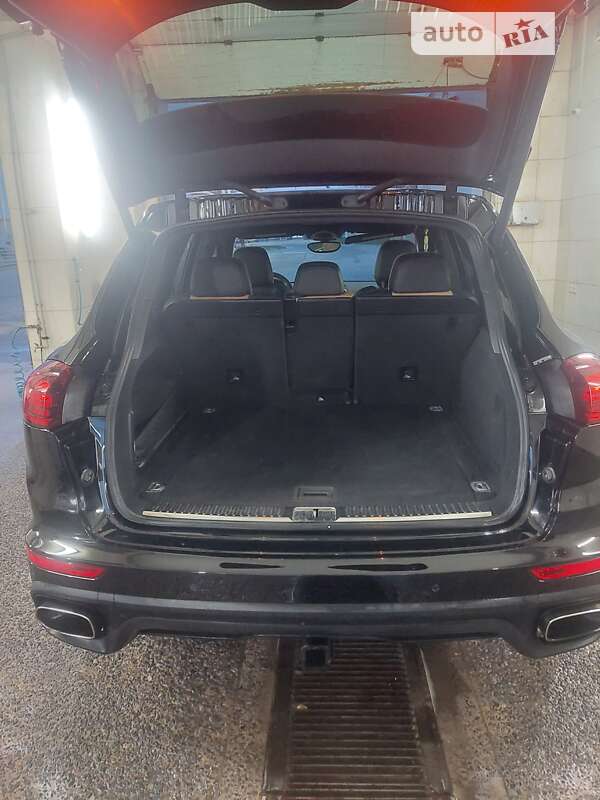 Внедорожник / Кроссовер Porsche Cayenne 2015 в Тернополе