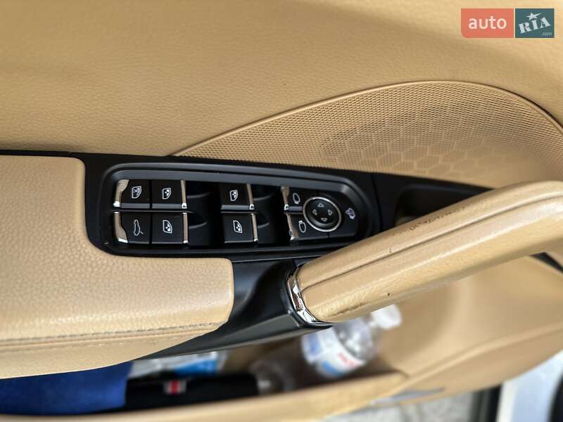 Внедорожник / Кроссовер Porsche Cayenne 2016 в Львове