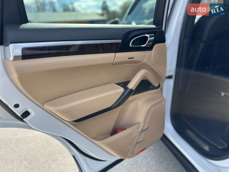 Внедорожник / Кроссовер Porsche Cayenne 2016 в Львове фото 27 Внедорожник / Кроссовер Porsche Cayenne 2016 в Львове