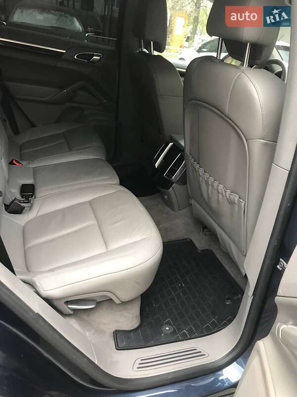 Внедорожник / Кроссовер Porsche Cayenne 2013 в Киеве