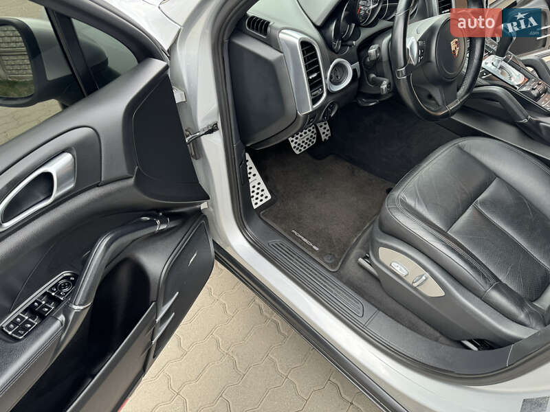 Внедорожник / Кроссовер Porsche Cayenne 2012 в Хмельницком