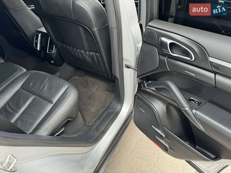 Внедорожник / Кроссовер Porsche Cayenne 2012 в Хмельницком