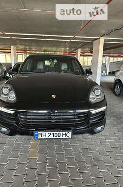 Позашляховик / Кросовер Porsche Cayenne 2016 в 