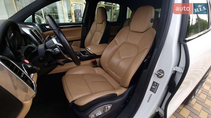 Внедорожник / Кроссовер Porsche Cayenne 2015 в Николаеве