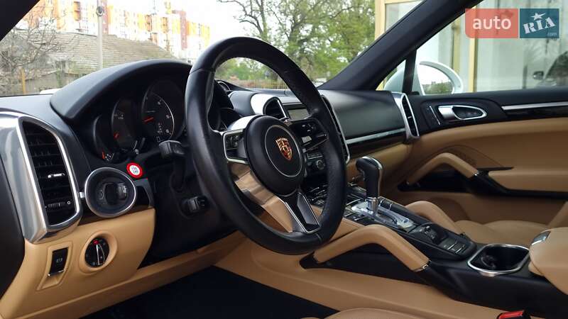 Внедорожник / Кроссовер Porsche Cayenne 2015 в Николаеве