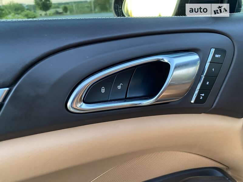 Позашляховик / Кросовер Porsche Cayenne 2012 в Павлограді