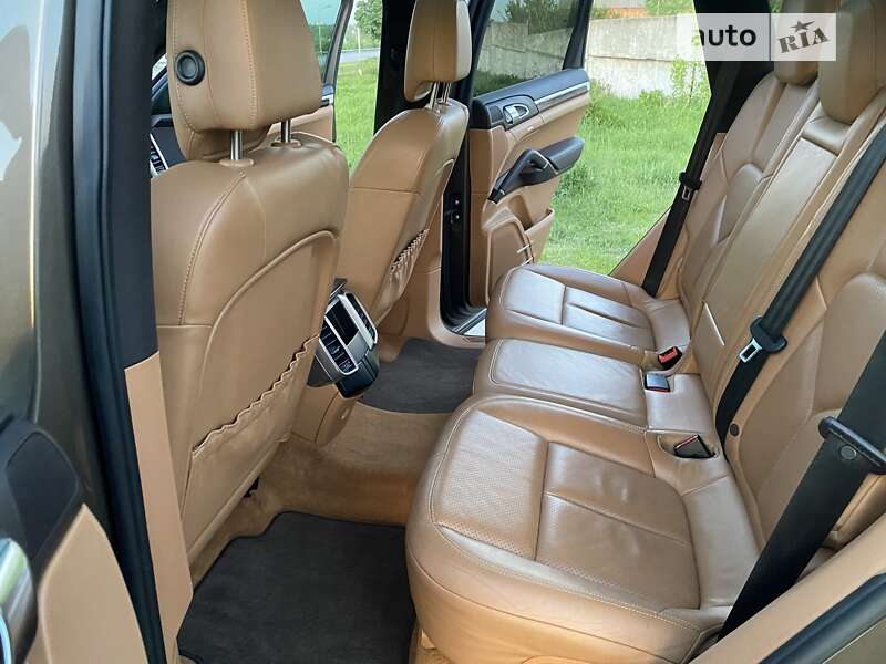Позашляховик / Кросовер Porsche Cayenne 2012 в Павлограді