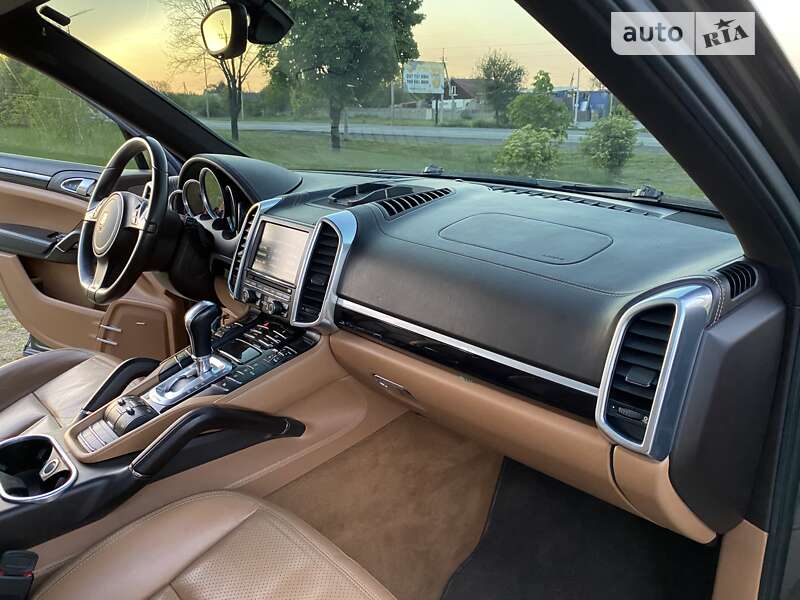 Позашляховик / Кросовер Porsche Cayenne 2012 в Павлограді