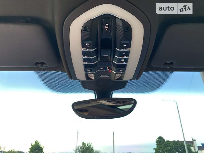 Позашляховик / Кросовер Porsche Cayenne 2012 в Павлограді