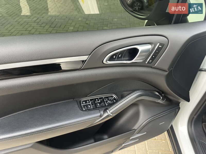 Внедорожник / Кроссовер Porsche Cayenne 2013 в Одессе