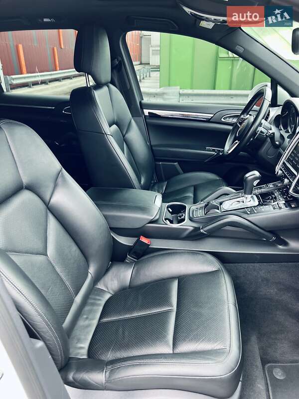 Позашляховик / Кросовер Porsche Cayenne 2014 в Києві