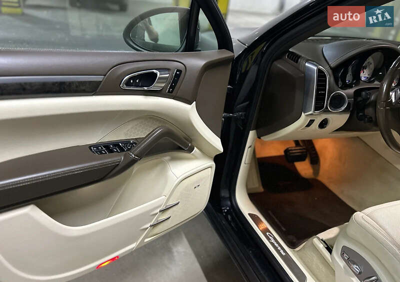 Внедорожник / Кроссовер Porsche Cayenne 2012 в Львове