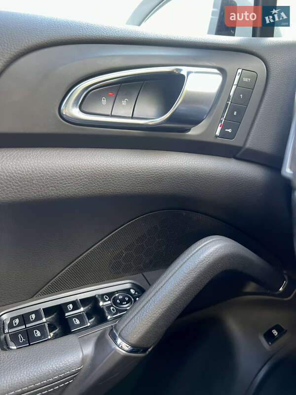 Позашляховик / Кросовер Porsche Cayenne 2016 в Вінниці