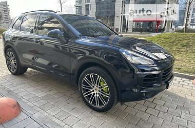 Внедорожник / Кроссовер Porsche Cayenne 2015 в Киеве