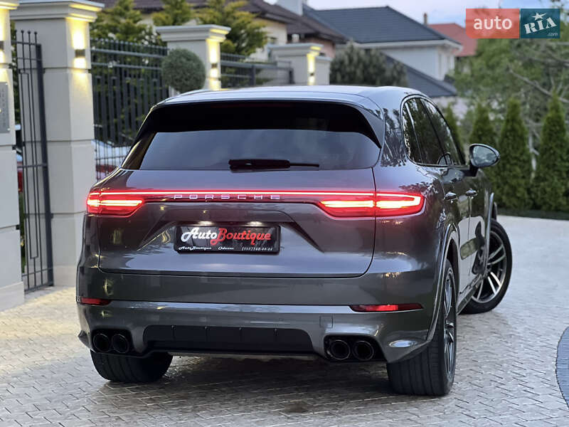 Позашляховик / Кросовер Porsche Cayenne 2018 в Одесі