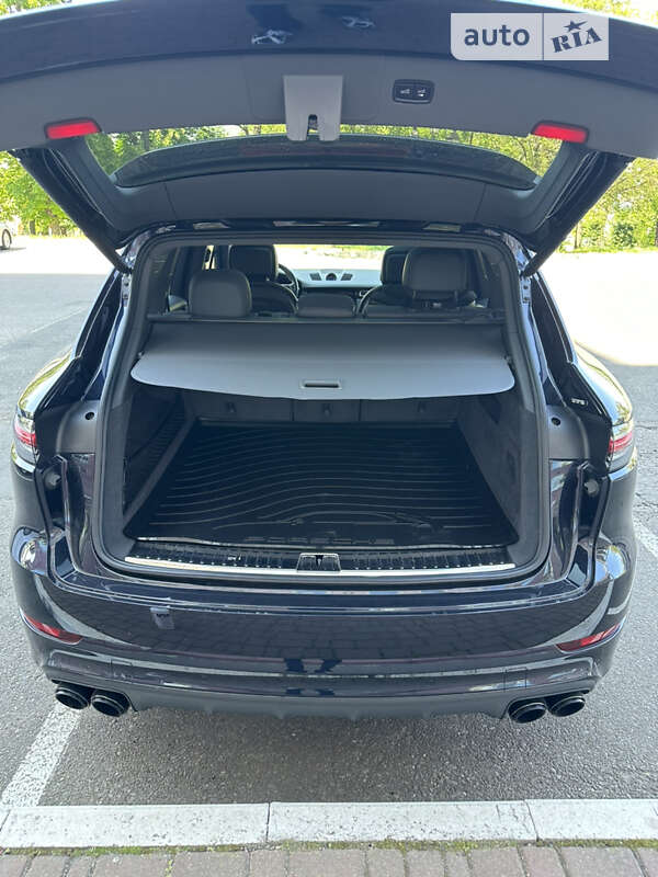 Позашляховик / Кросовер Porsche Cayenne 2020 в Одесі