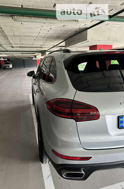 Внедорожник / Кроссовер Porsche Cayenne 2017 в 
