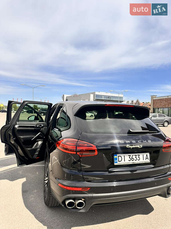 Внедорожник / Кроссовер Porsche Cayenne 2016 в Киеве