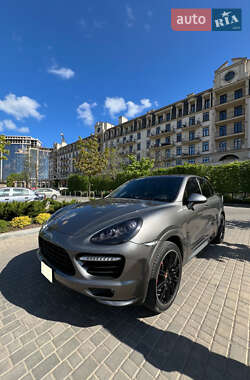 Внедорожник / Кроссовер Porsche Cayenne 2014 в 