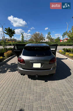 Внедорожник / Кроссовер Porsche Cayenne 2014 в 