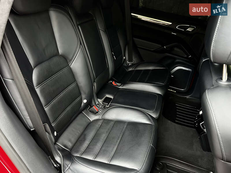 Внедорожник / Кроссовер Porsche Cayenne 2014 в Киеве
