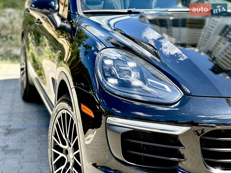 Внедорожник / Кроссовер Porsche Cayenne 2015 в Киеве