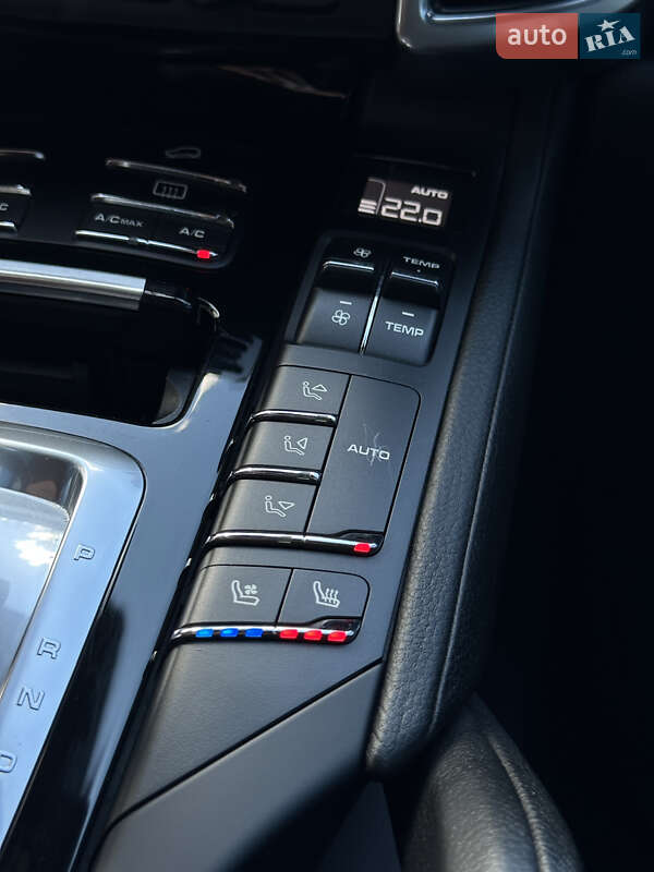 Внедорожник / Кроссовер Porsche Cayenne 2015 в Киеве