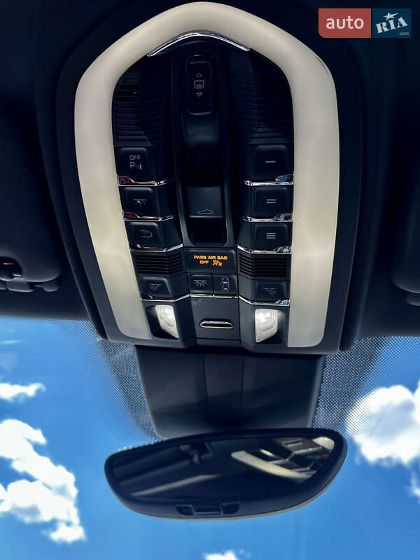 Внедорожник / Кроссовер Porsche Cayenne 2015 в Киеве