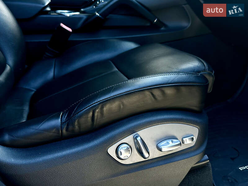 Внедорожник / Кроссовер Porsche Cayenne 2015 в Киеве