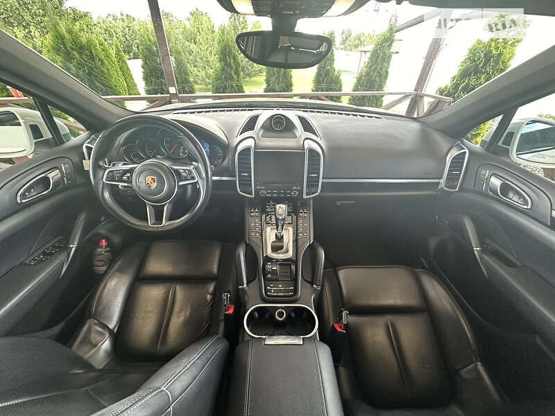 Внедорожник / Кроссовер Porsche Cayenne 2016 в Днепре