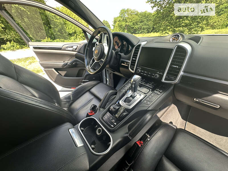 Внедорожник / Кроссовер Porsche Cayenne 2016 в Днепре