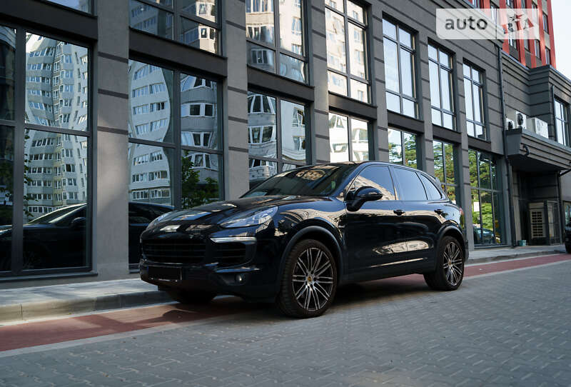 Внедорожник / Кроссовер Porsche Cayenne 2015 в Киеве