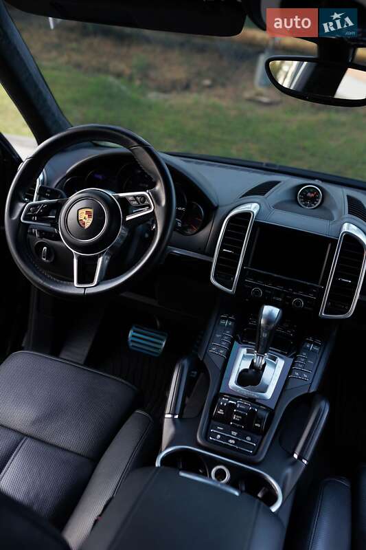 Внедорожник / Кроссовер Porsche Cayenne 2015 в Черновцах