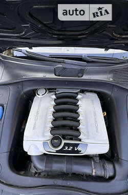 Внедорожник / Кроссовер Porsche Cayenne 2005 в 