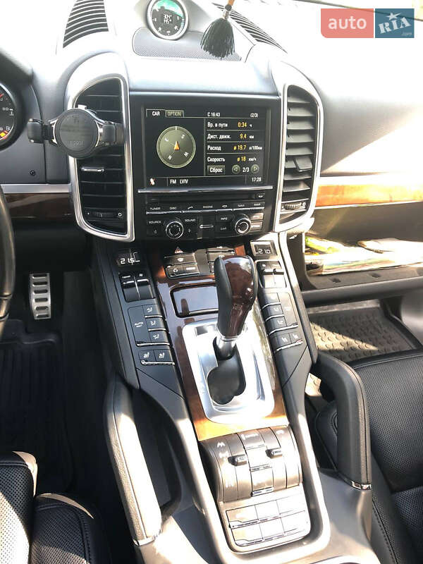 Позашляховик / Кросовер Porsche Cayenne 2011 в Львові
