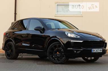 Внедорожник / Кроссовер Porsche Cayenne 2016 в Дубно