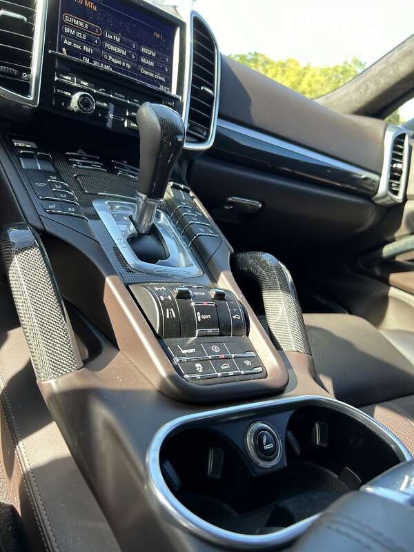Внедорожник / Кроссовер Porsche Cayenne 2011 в Одессе