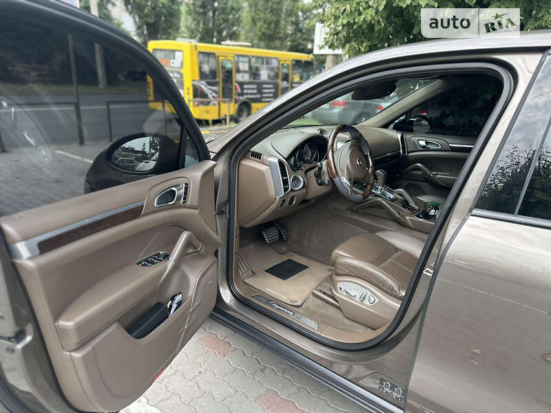 Внедорожник / Кроссовер Porsche Cayenne 2012 в Луцке