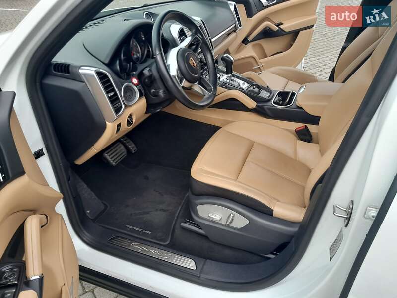 Внедорожник / Кроссовер Porsche Cayenne 2016 в Ужгороде
