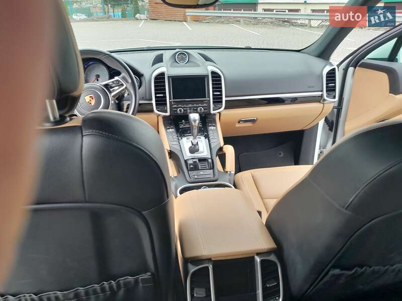 Внедорожник / Кроссовер Porsche Cayenne 2016 в Ужгороде