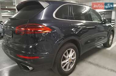 Внедорожник / Кроссовер Porsche Cayenne 2015 в 