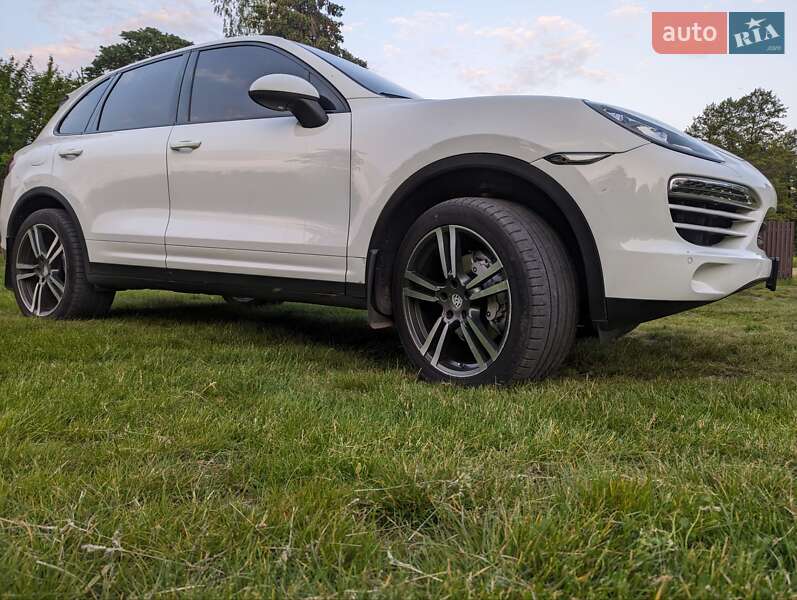 Внедорожник / Кроссовер Porsche Cayenne 2013 в Черкассах