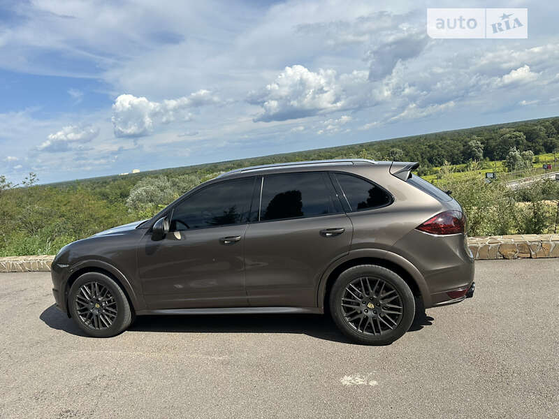 Внедорожник / Кроссовер Porsche Cayenne 2011 в Киеве