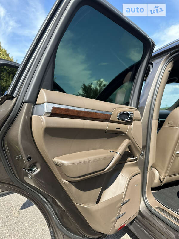 Внедорожник / Кроссовер Porsche Cayenne 2011 в Киеве