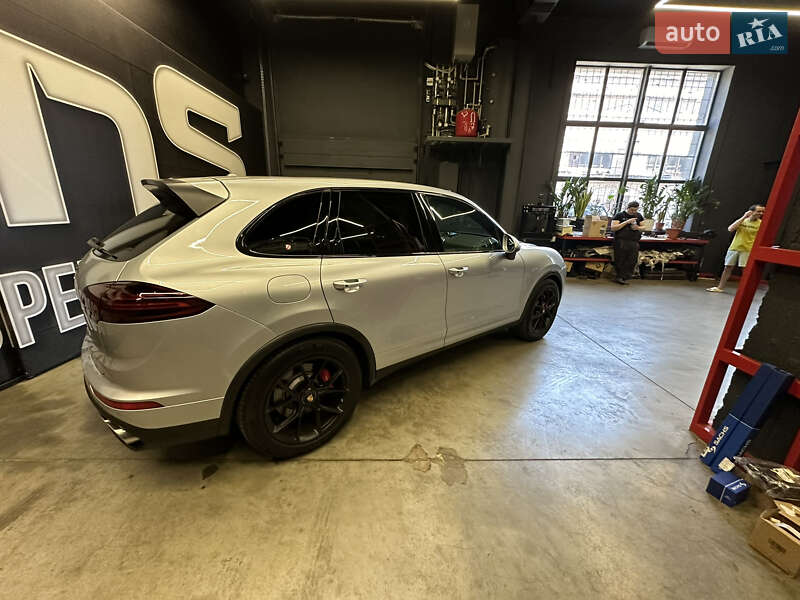 Внедорожник / Кроссовер Porsche Cayenne 2015 в Киеве фото 9 Внедорожник / Кроссовер Porsche Cayenne 2015 в Киеве