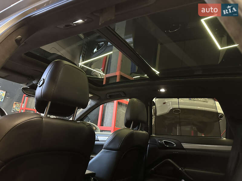 Внедорожник / Кроссовер Porsche Cayenne 2015 в Киеве фото 37 Внедорожник / Кроссовер Porsche Cayenne 2015 в Киеве