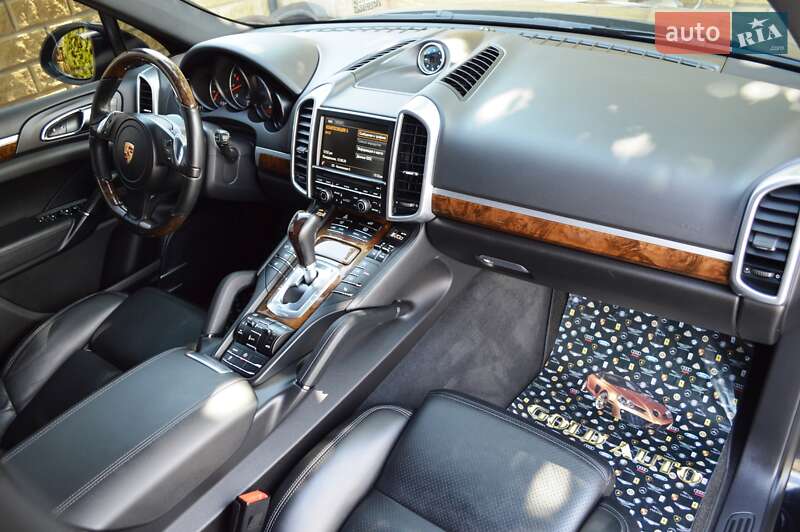 Позашляховик / Кросовер Porsche Cayenne 2013 в Одесі