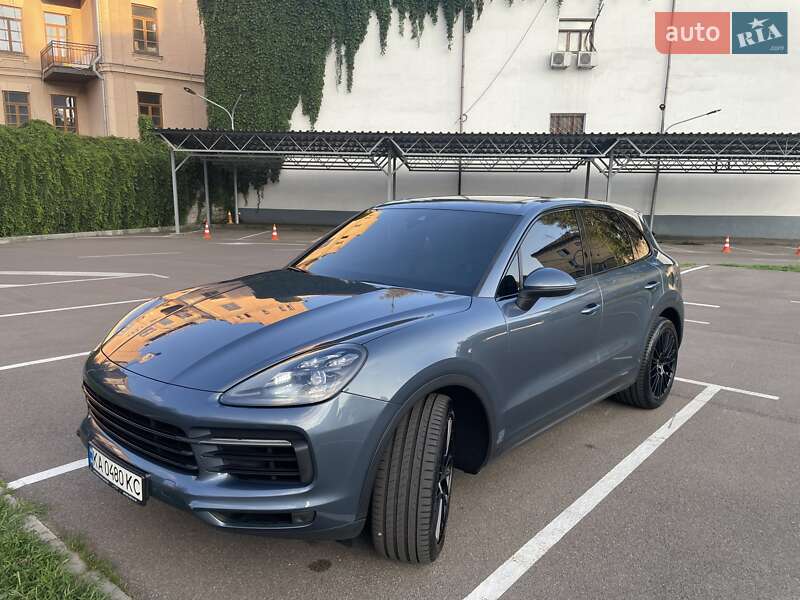 Внедорожник / Кроссовер Porsche Cayenne 2017 в 