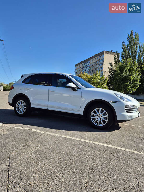 Позашляховик / Кросовер Porsche Cayenne 2012 в Києві